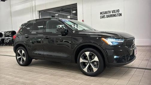 2025 Volvo XC40 B5 Plus Dark Theme