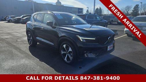 2025 Volvo XC40 B5 Plus Dark Theme