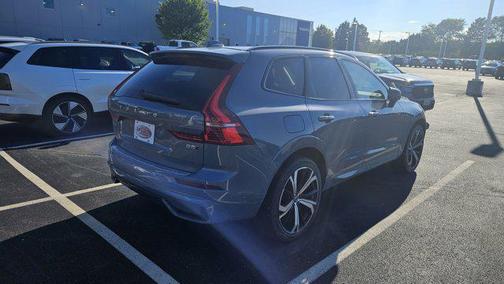 2023 Volvo XC60 B5 Ultimate Dark Theme