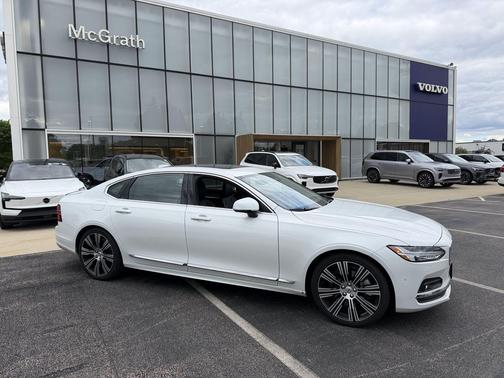 Crystal White Metallic 2023 Volvo S90 B6 Ultimate