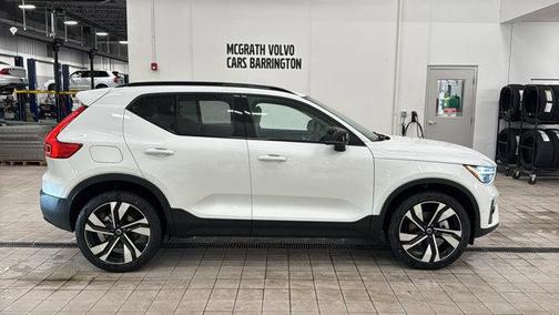 2026 Volvo XC40 Ultra, B5 AWD Gas (mild hybrid), Dark
