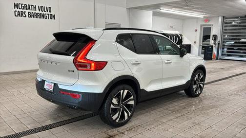 2026 Volvo XC40 Ultra, B5 AWD Gas (mild hybrid), Dark