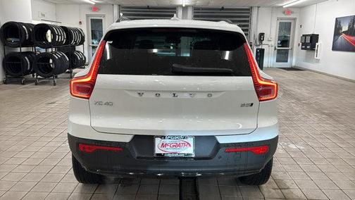 2026 Volvo XC40 Ultra, B5 AWD Gas (mild hybrid), Dark