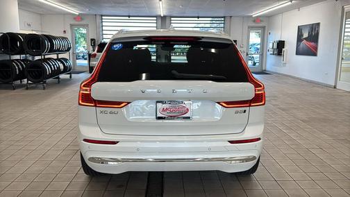 Crystal White Metallic 2023 Volvo XC60 B5 Plus Bright Theme