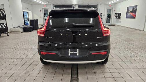 2025 Volvo XC40 B5 Core Bright Theme