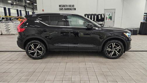 2025 Volvo XC40 B5 Core Bright Theme