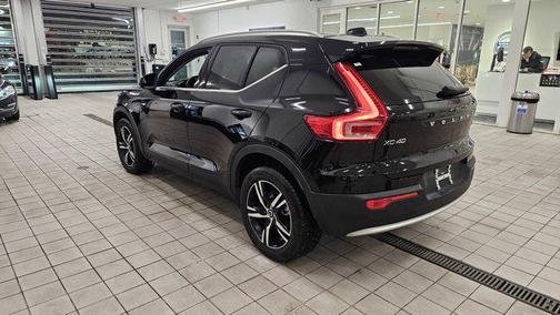 2025 Volvo XC40 B5 Core Bright Theme