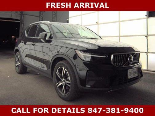 2025 Volvo XC40 B5 Core Bright Theme