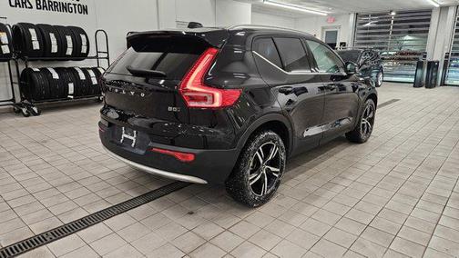 2025 Volvo XC40 B5 Core Bright Theme