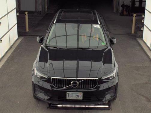 2025 Volvo XC40 B5 Core Bright Theme