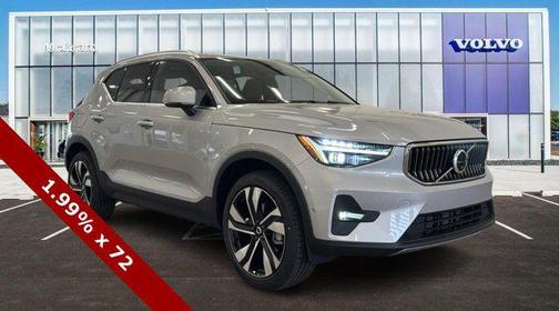 2025 Volvo XC40 B5 Ultra Bright Theme
