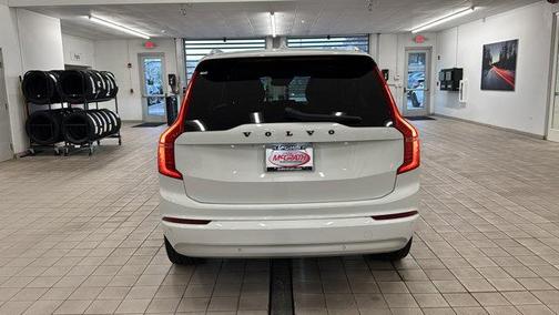 2022 Volvo XC90 T5 Momentum