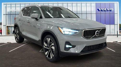 2025 Volvo XC40 B5 Plus Bright Theme