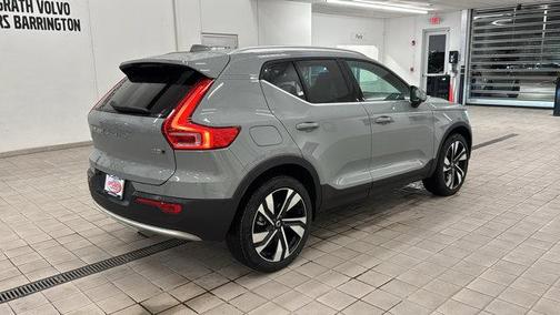 2025 Volvo XC40 B5 Plus Bright Theme