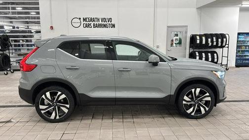 2025 Volvo XC40 B5 Plus Bright Theme
