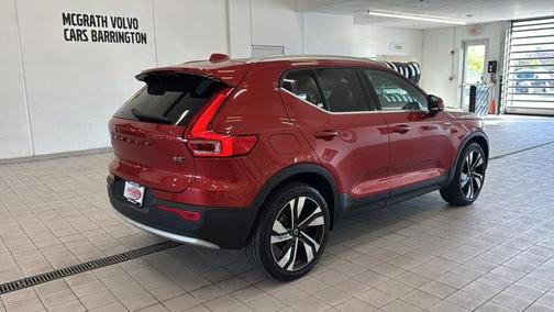 2023 Volvo XC40 B5 Ultimate Bright Theme