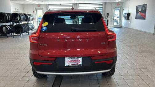 2023 Volvo XC40 B5 Ultimate Bright Theme