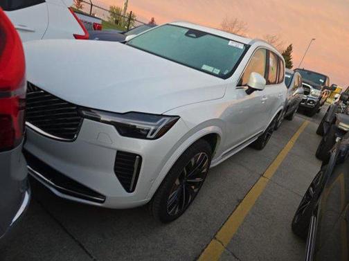 2025 Volvo XC90 B6 Plus 7-Seater