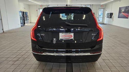 2024 Volvo XC90 B6 Ultimate Bright Theme 6-Seater