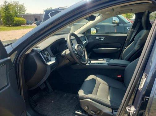 2025 Volvo XC60 Plug-In Hybrid T8 Plus