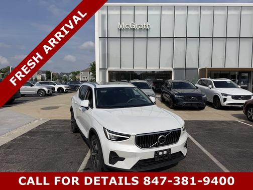 Crystal White Metallic 2023 Volvo XC40 B5 Plus Bright Theme