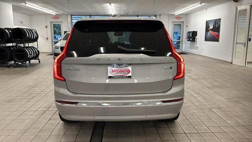 2025 Volvo XC90 B5 Plus