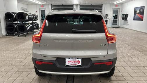 2025 Volvo XC40 B5 Ultra Bright Theme