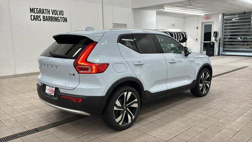 2024 Volvo XC40 B5 Plus Bright Theme