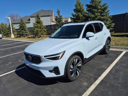 2024 Volvo XC40 B5 Plus Bright Theme