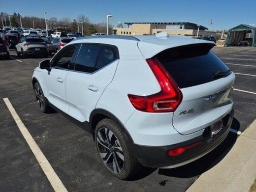 2024 Volvo XC40 B5 Plus Bright Theme