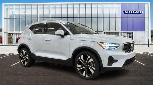 2024 Volvo XC40 B5 Plus Bright Theme