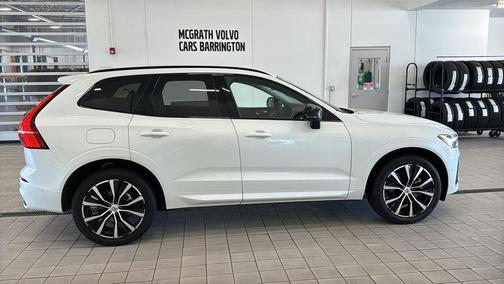 Crystal White Metallic 2025 Volvo XC60 B5 Plus