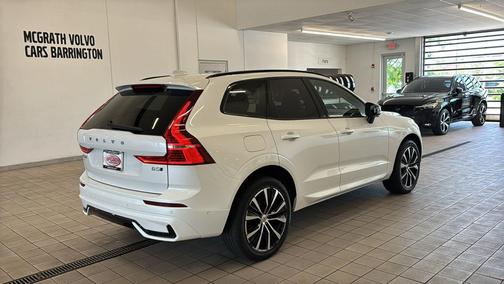 Crystal White Metallic 2025 Volvo XC60 B5 Plus