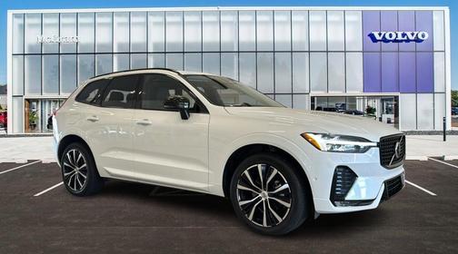 Crystal White Metallic 2025 Volvo XC60 B5 Plus