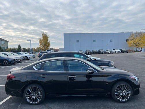 2019 INFINITI Q70 3.7X LUXE
