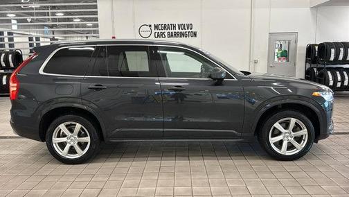 2022 Volvo XC90 T6 Momentum