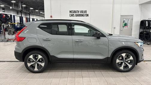 2026 Volvo XC40 B5 Plus