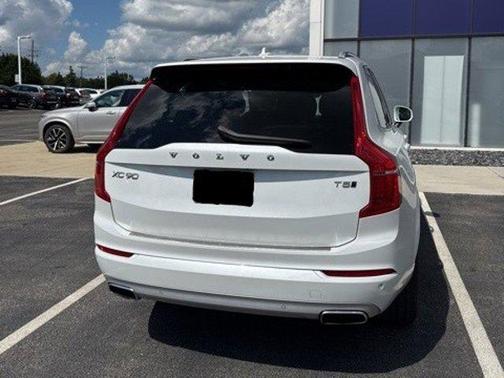 2020 Volvo XC90 T5 Momentum