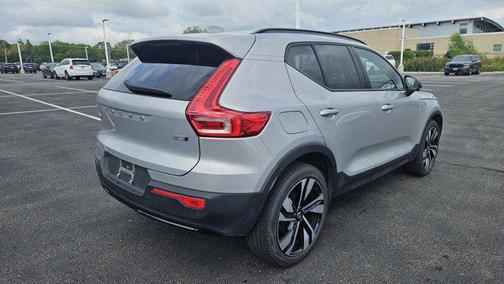 2025 Volvo XC40 B5 Plus Dark Theme