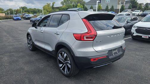 2025 Volvo XC40 B5 Plus Dark Theme