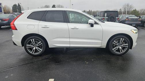 2021 Volvo XC60 T6 Momentum