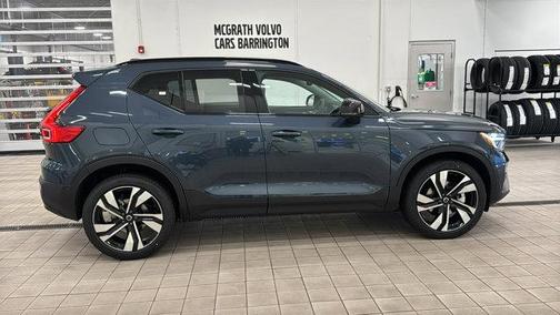 2026 Volvo XC40 Plus, B5 AWD Gas (mild hybrid), Dark