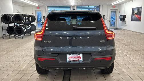 2026 Volvo XC40 Plus, B5 AWD Gas (mild hybrid), Dark