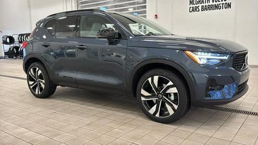 2026 Volvo XC40 Plus, B5 AWD Gas (mild hybrid), Dark