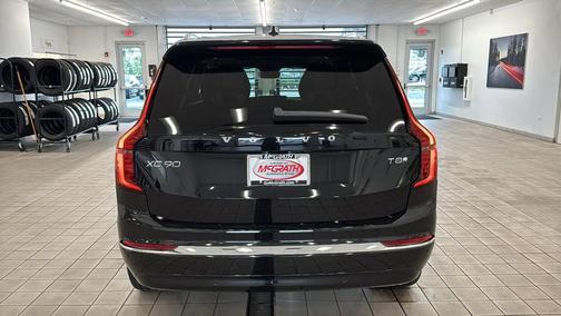 Onyx Black Metallic 2026 Volvo XC90 Plug-In Hybrid Plus, T8 AWD, Electric/Gasoline, Bright, 7 Seats