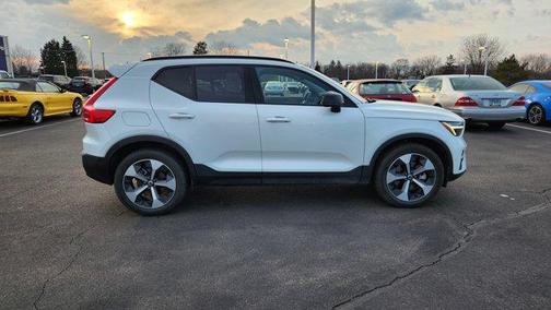2025 Volvo XC40 B5 Plus Dark Theme