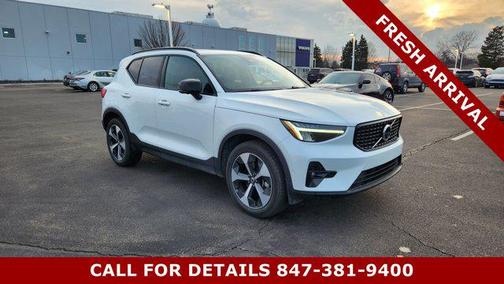 2025 Volvo XC40 B5 Plus Dark Theme