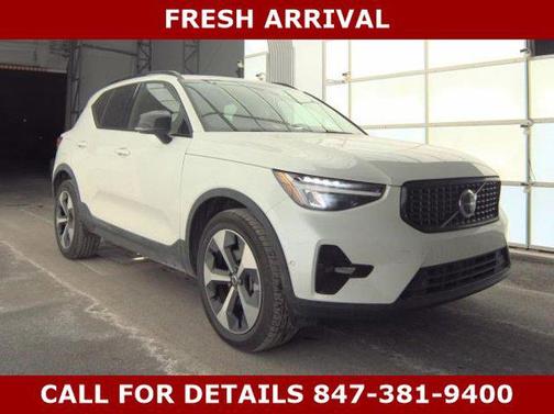 2025 Volvo XC40 B5 Plus Dark Theme