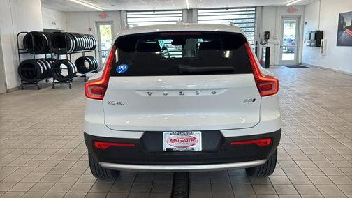 Crystal White Pearl 2025 Volvo XC40 B5 Core Bright Theme