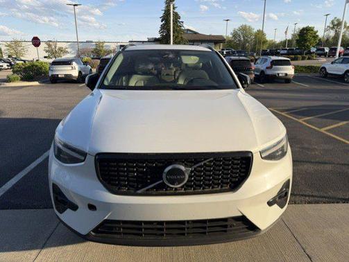 Crystal White Pearl 2025 Volvo XC40 B5 Plus Dark Theme